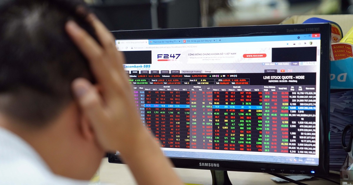 Nợ xấu dềnh lên, tín dụng ế khách, cổ phiếu ngân hàng còn tiềm năng?