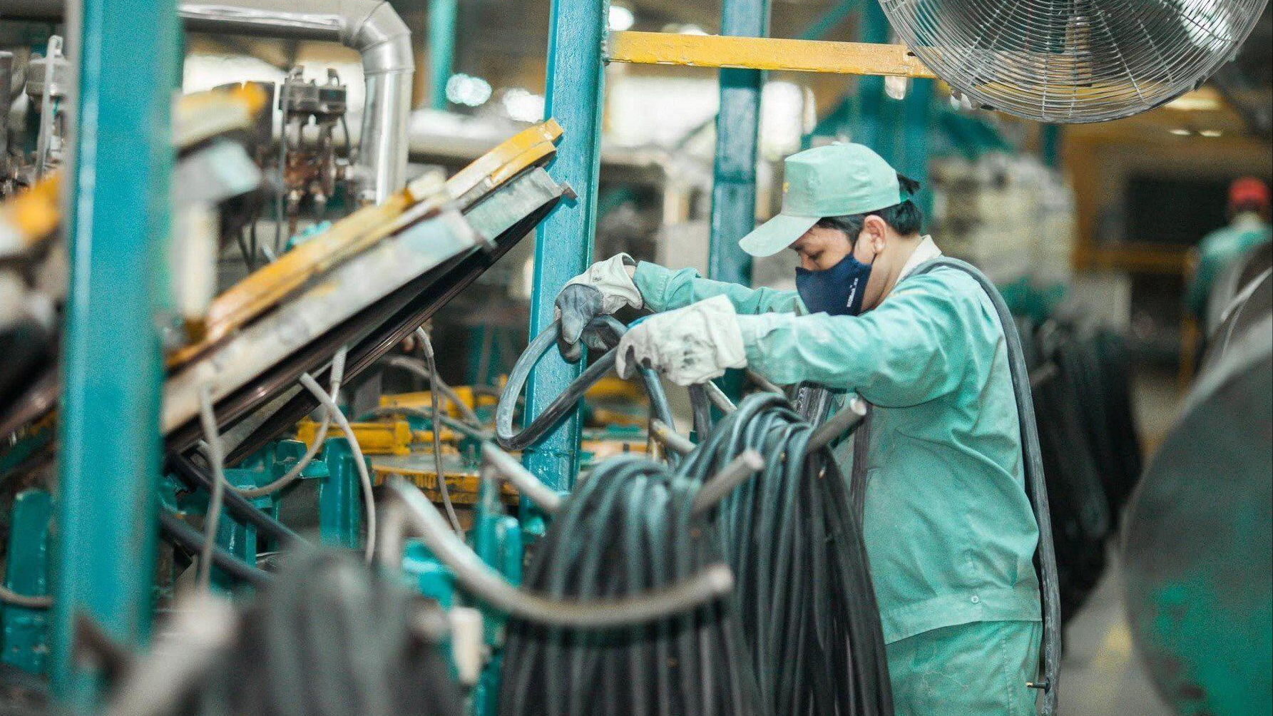 PMI ngành sản xuất lần đầu tăng trở lại trên ngưỡng 50 điểm sau 6 tháng