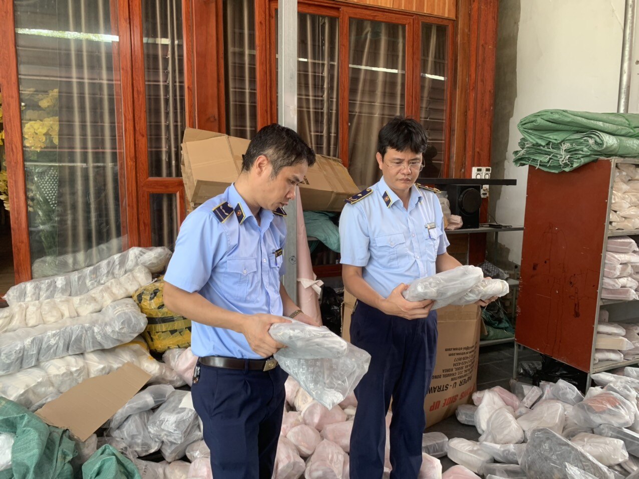 Vĩnh Phúc: Phát hiện gần 600 sản phẩm hàng hóa giả mạo nhãn hiệu GUCCI, LOUIS VUITTON