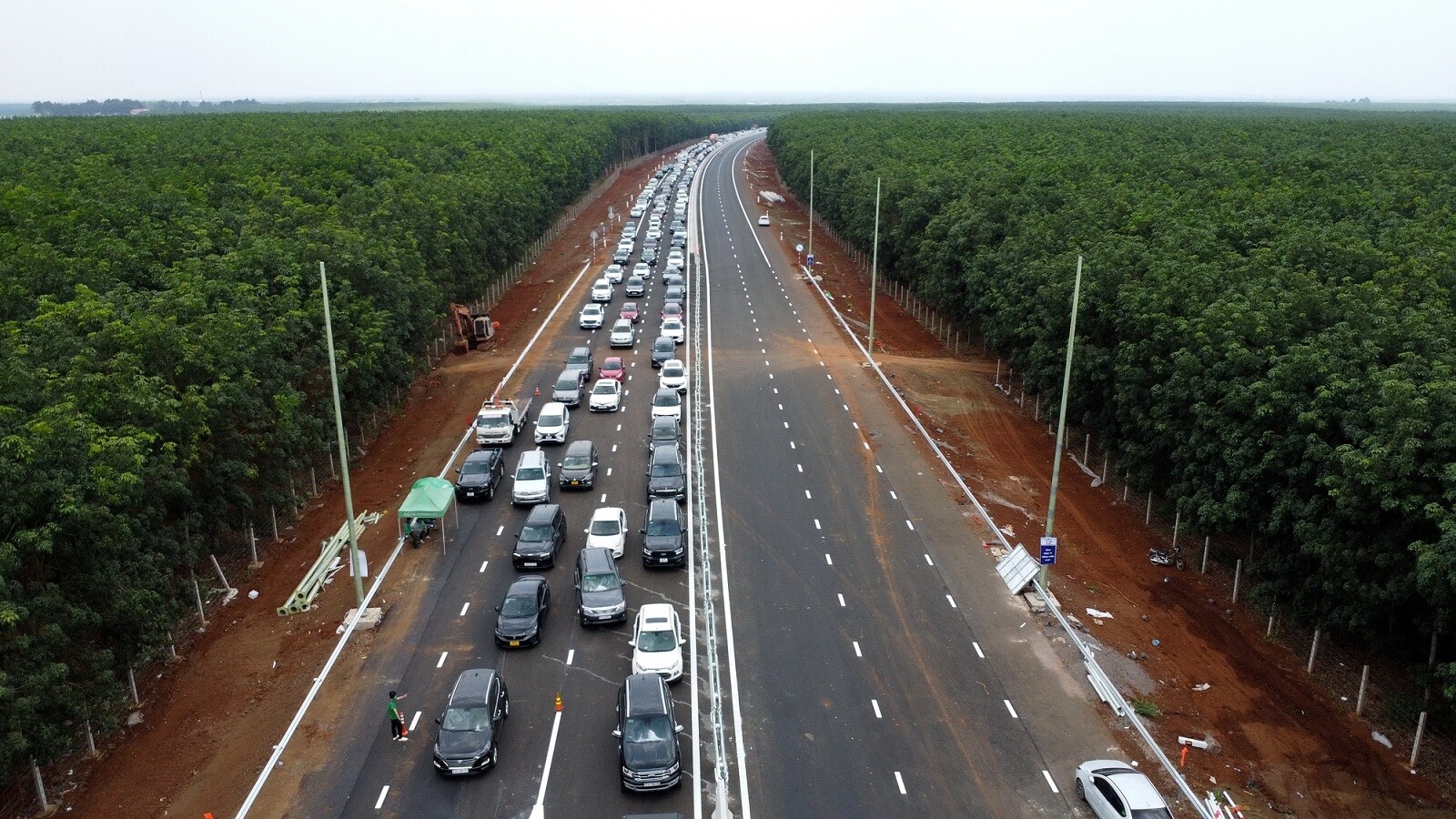 Tại sao ô tô di chuyển trong thành phố tốn nhiên liệu hơn đường cao tốc?