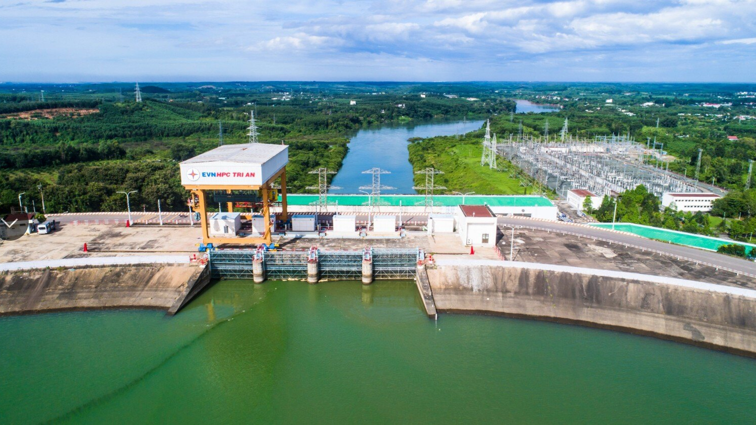 Mực nước hồ thủy điện ngày 8/9: Hồ Trị An tiếp tục tăng xả nước lên 980 m3/s